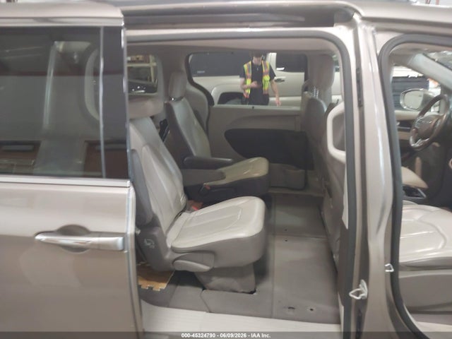 45324790 :رقم المزاد ، 2C4RC1BG5JR175172 vin ، 2018 Chrysler Pacifica Touring L مزاد بيع