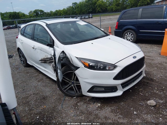 45324976 :رقم المزاد ، 1FADP3L90JL281621 vin ، 2018 Ford Focus St مزاد بيع