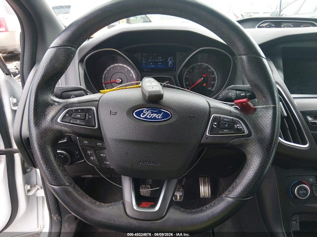 45324976 :رقم المزاد ، 1FADP3L90JL281621 vin ، 2018 Ford Focus St مزاد بيع