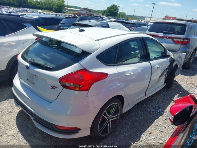 45324976 :رقم المزاد ، 1FADP3L90JL281621 vin ، 2018 Ford Focus St مزاد بيع