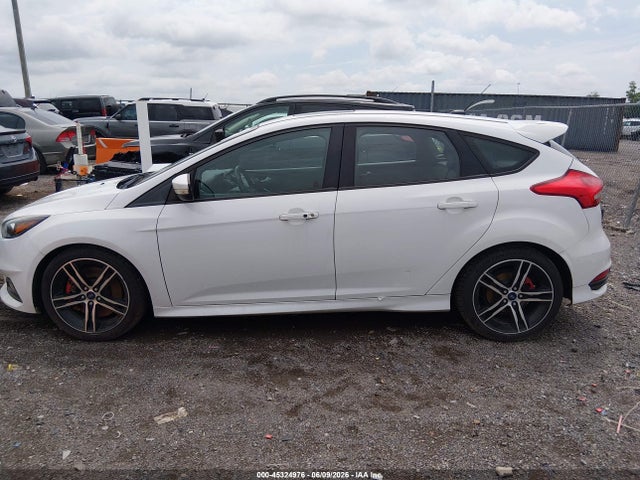 45324976 :رقم المزاد ، 1FADP3L90JL281621 vin ، 2018 Ford Focus St مزاد بيع
