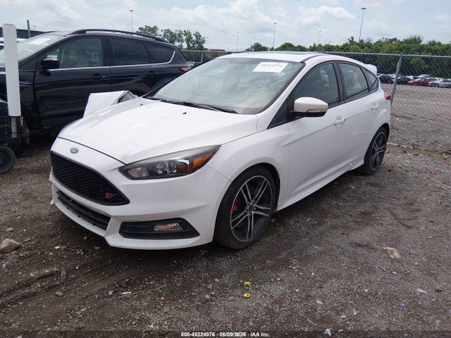45324976 :رقم المزاد ، 1FADP3L90JL281621 vin ، 2018 Ford Focus St مزاد بيع