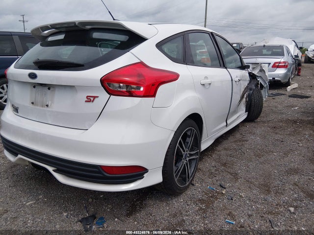 45324976 :رقم المزاد ، 1FADP3L90JL281621 vin ، 2018 Ford Focus St مزاد بيع