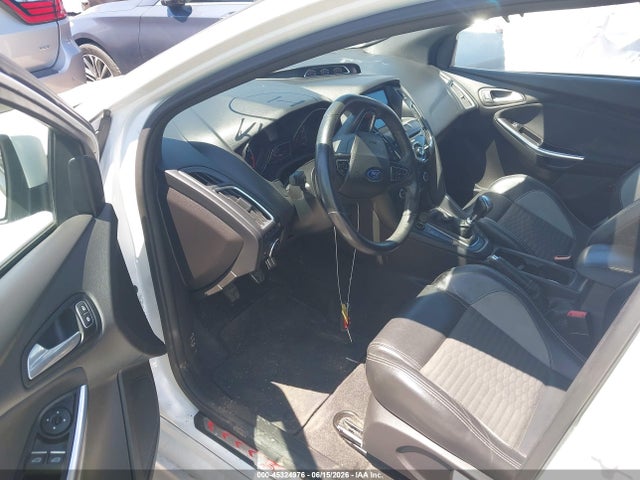 45324976 :رقم المزاد ، 1FADP3L90JL281621 vin ، 2018 Ford Focus St مزاد بيع