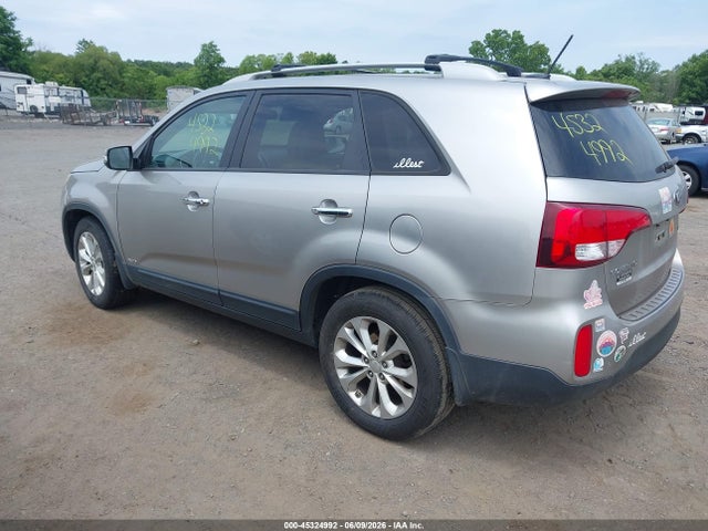 45324992 :رقم المزاد ، 5XYKUDA75FG611872 vin ، 2015 Kia Sorento Ex V6 مزاد بيع