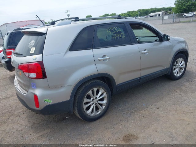 45324992 :رقم المزاد ، 5XYKUDA75FG611872 vin ، 2015 Kia Sorento Ex V6 مزاد بيع