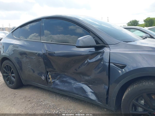 Продаж на аукціоні авто 2023 Tesla Model Y Awd/long Range Dual Motor All-wheel Drive, vin: 7SAYGAEE9PF902802, номер лоту: 45325045