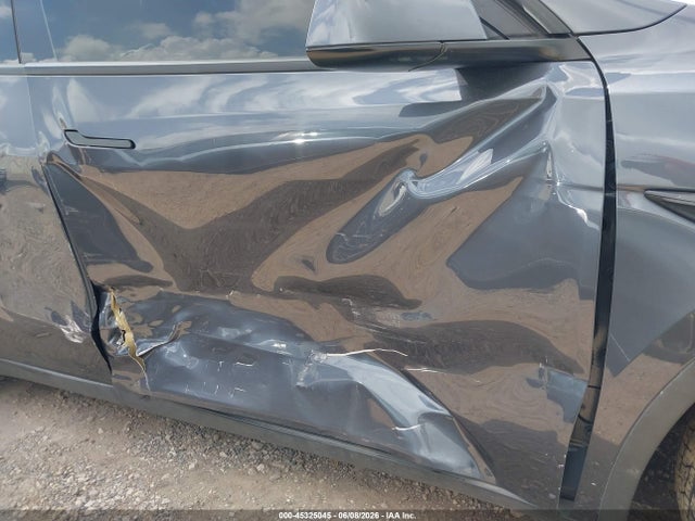 Продаж на аукціоні авто 2023 Tesla Model Y Awd/long Range Dual Motor All-wheel Drive, vin: 7SAYGAEE9PF902802, номер лоту: 45325045