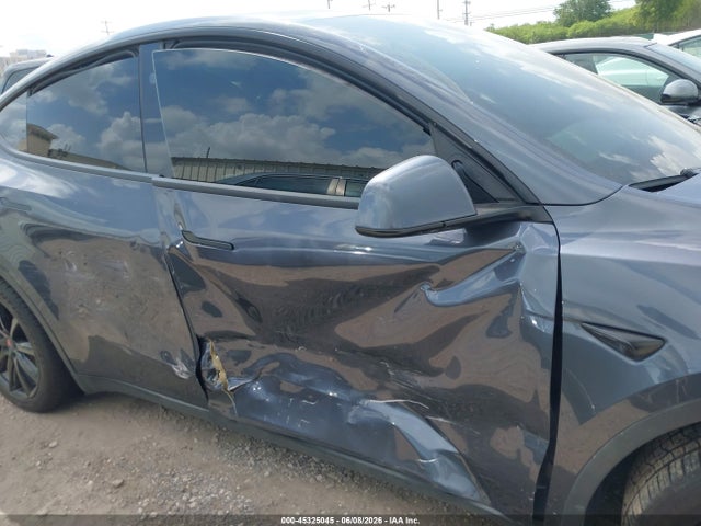 Продаж на аукціоні авто 2023 Tesla Model Y Awd/long Range Dual Motor All-wheel Drive, vin: 7SAYGAEE9PF902802, номер лоту: 45325045