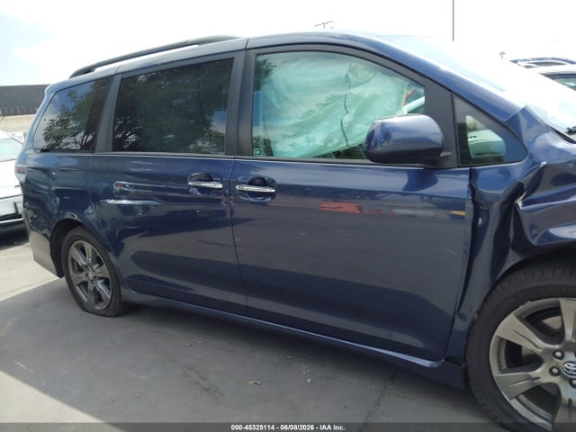 5TDXZ3DC9JS914028 Toyota Sienna Se 8 Passenger