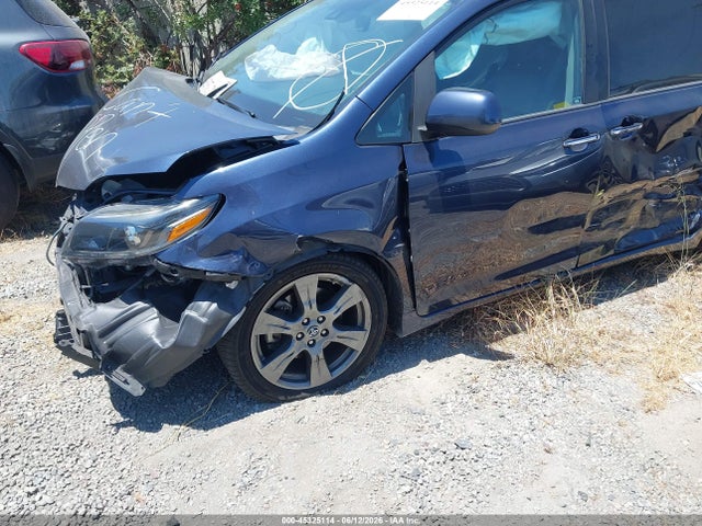 5TDXZ3DC9JS914028 Toyota Sienna Se 8 Passenger