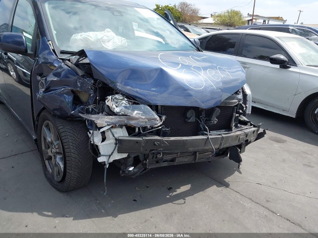 5TDXZ3DC9JS914028 Toyota Sienna Se 8 Passenger