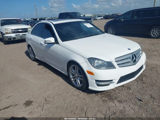 Продаж на аукціоні авто 2013 Mercedes-benz C 300 Sport 4matic, vin: WDDGF8AB9DR281556, номер лоту: 45325348