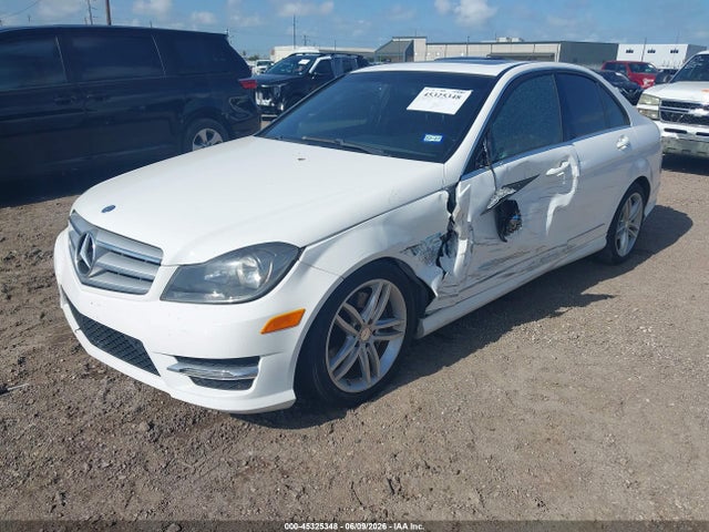 Продаж на аукціоні авто 2013 Mercedes-benz C 300 Sport 4matic, vin: WDDGF8AB9DR281556, номер лоту: 45325348