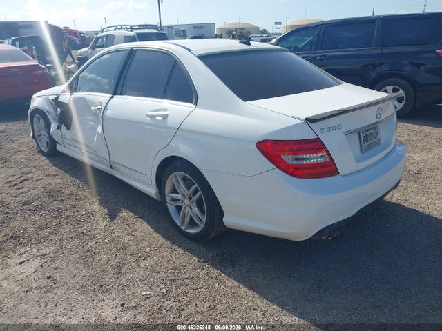 Продаж на аукціоні авто 2013 Mercedes-benz C 300 Sport 4matic, vin: WDDGF8AB9DR281556, номер лоту: 45325348