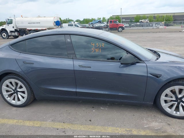 Tesla Model 3 Rear-wheel Drive 2022 5YJ3E1EA1NF355922 Image 13