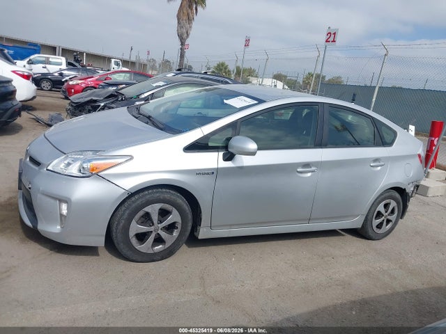 JTDKN3DU2F1958729 Toyota Prius Two
