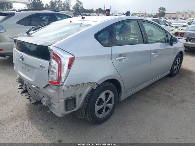 JTDKN3DU2F1958729 Toyota Prius Two