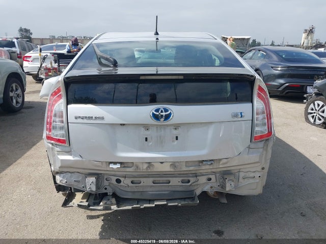 JTDKN3DU2F1958729 Toyota Prius Two