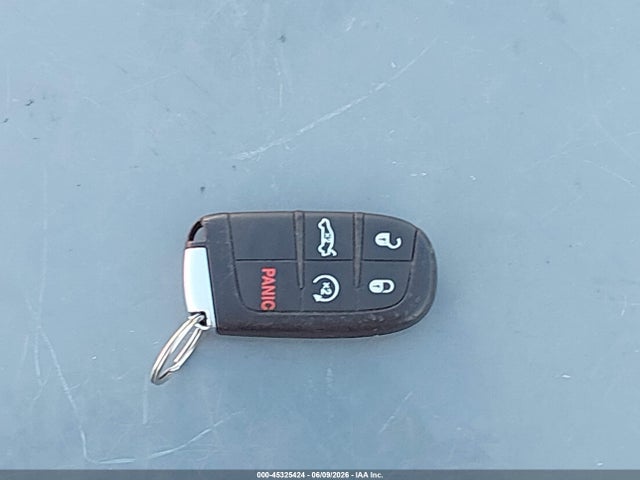 45325424 :رقم المزاد ، 1C3CCCCG4GN172323 vin ، 2016 Chrysler 200 C مزاد بيع
