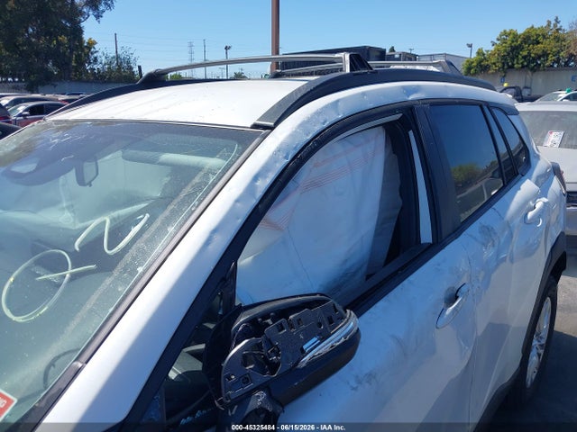 Toyota Corolla Cross Le 2026 7MUCAAAG2TV170170 Image 16
