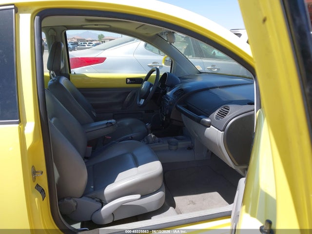 45325563 :رقم المزاد ، 3VWCA21C6YM475186 vin ، 2000 Volkswagen New Beetle Gls مزاد بيع