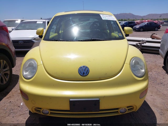 45325563 :رقم المزاد ، 3VWCA21C6YM475186 vin ، 2000 Volkswagen New Beetle Gls مزاد بيع