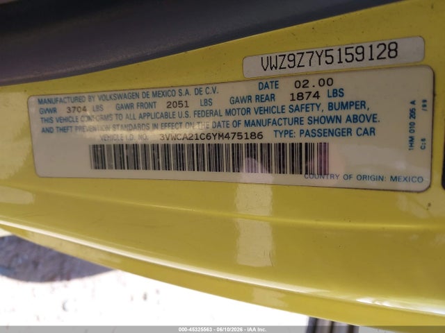 45325563 :رقم المزاد ، 3VWCA21C6YM475186 vin ، 2000 Volkswagen New Beetle Gls مزاد بيع