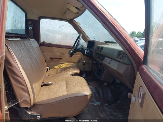 1986 Toyota Pickup 1/2 Ton Rn50 მანქანა იყიდება აუქციონზე, vin: JT4RN50R5G0150152, აუქციონის ნომერი: 45325787