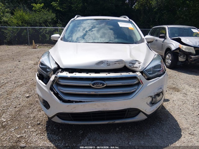 45325913 :رقم المزاد ، 1FMCU0JD3HUB41356 vin ، 2017 Ford Escape Titanium مزاد بيع