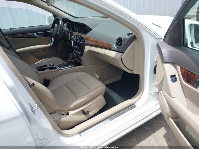 45326047 :رقم المزاد ، WDDGF4HB0EA943104 vin ، 2014 Mercedes-benz C 250 Sport مزاد بيع