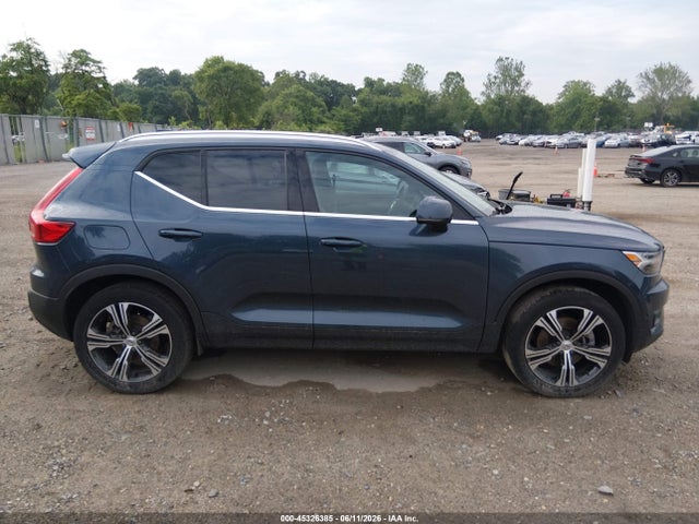 Auction sale of the 2022 Volvo Xc40 T5 Inscription, vin: YV4162UL1N2772714, lot number: 45326385