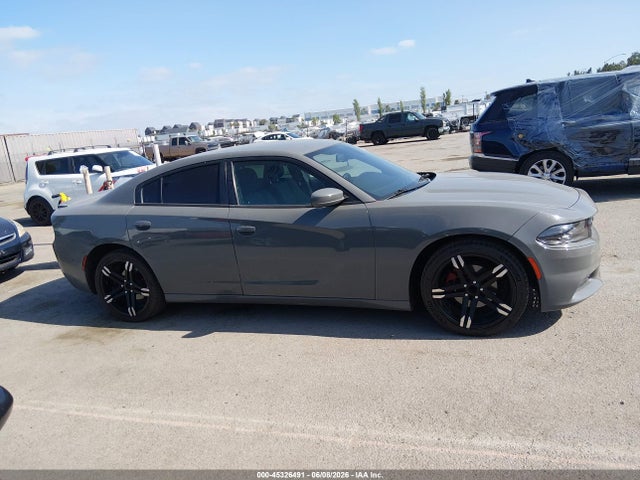 2C3CDXHG8JH125826 Dodge Charger Sxt Plus Rwd