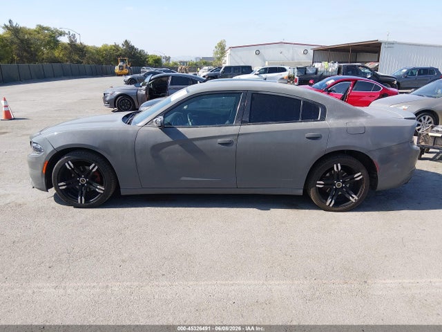 2C3CDXHG8JH125826 Dodge Charger Sxt Plus Rwd