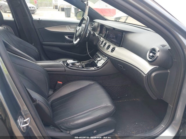 45326719 :رقم المزاد ، WDDZF4KB7HA033987 vin ، 2017 Mercedes-benz E 300 4matic مزاد بيع