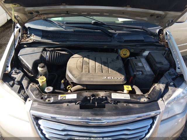 2015 Chrysler Town & Country Touring მანქანა იყიდება აუქციონზე, vin: 2C4RC1BGXFR657059, აუქციონის ნომერი: 45326797