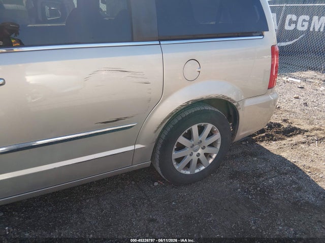 2015 Chrysler Town & Country Touring მანქანა იყიდება აუქციონზე, vin: 2C4RC1BGXFR657059, აუქციონის ნომერი: 45326797