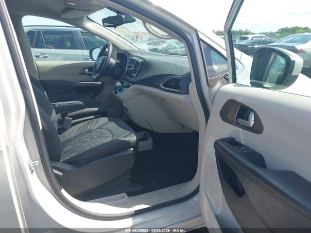 Продажа на аукционе авто 2017 Chrysler Pacifica Touring, vin: 2C4RC1DG8HR565674, номер лота: 45326893