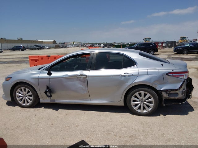 Toyota CAMRY LE 2018 4T1B11HK9JU019055 Image 15