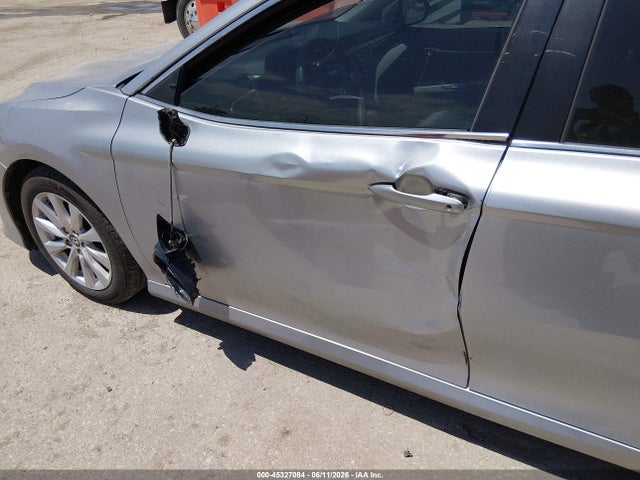 Toyota CAMRY LE 2018 4T1B11HK9JU019055 Image 18