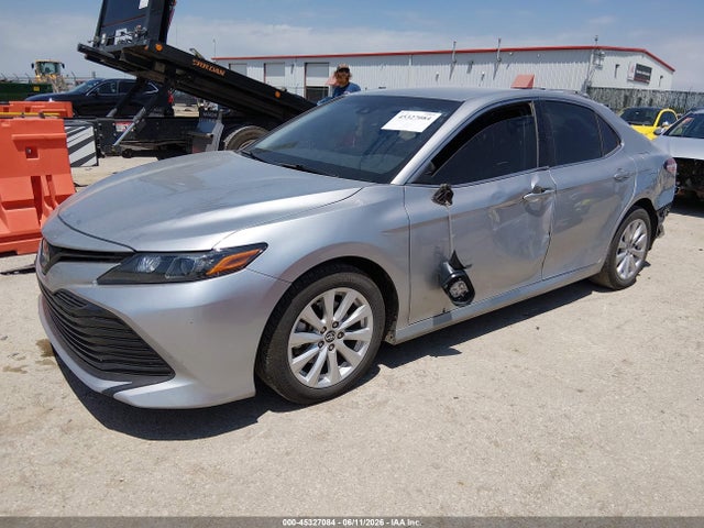 Toyota CAMRY LE 2018 4T1B11HK9JU019055 Image 2
