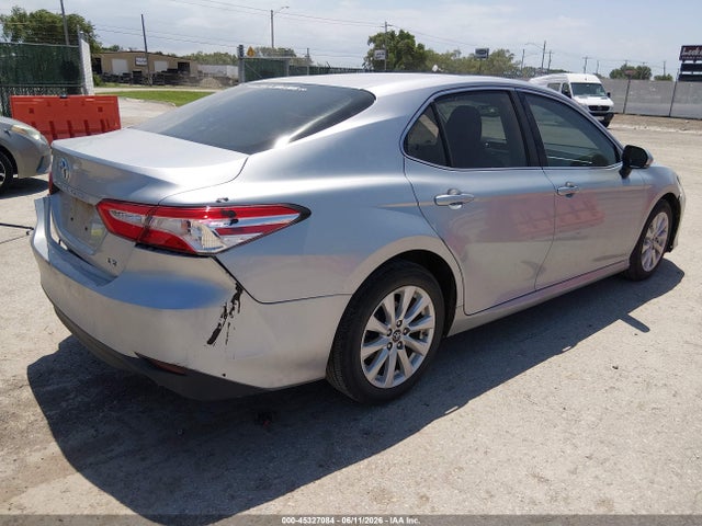 Toyota CAMRY LE 2018 4T1B11HK9JU019055 Image 4