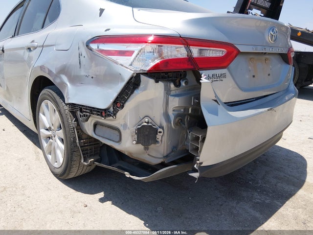 Toyota CAMRY LE 2018 4T1B11HK9JU019055 Image 6