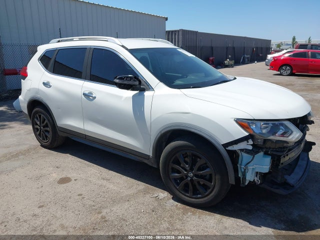 45327100 :رقم المزاد ، JN8AT2MT1HW133231 vin ، 2017 Nissan Rogue Sv مزاد بيع