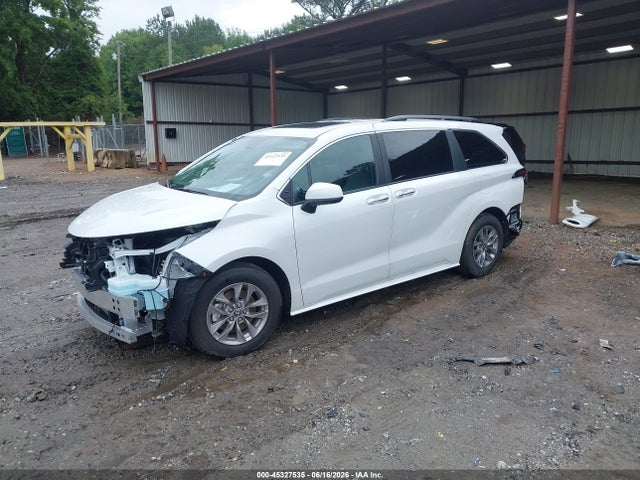 Toyota SIENNA XLE 2026 5TDYRKEC0TS293276 Image 2