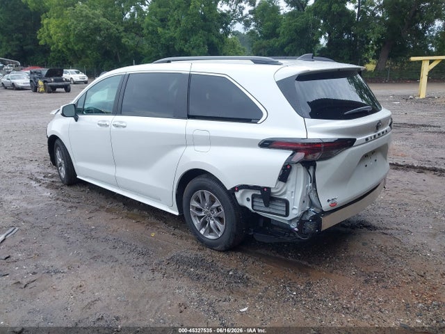 Toyota SIENNA XLE 2026 5TDYRKEC0TS293276 Image 3