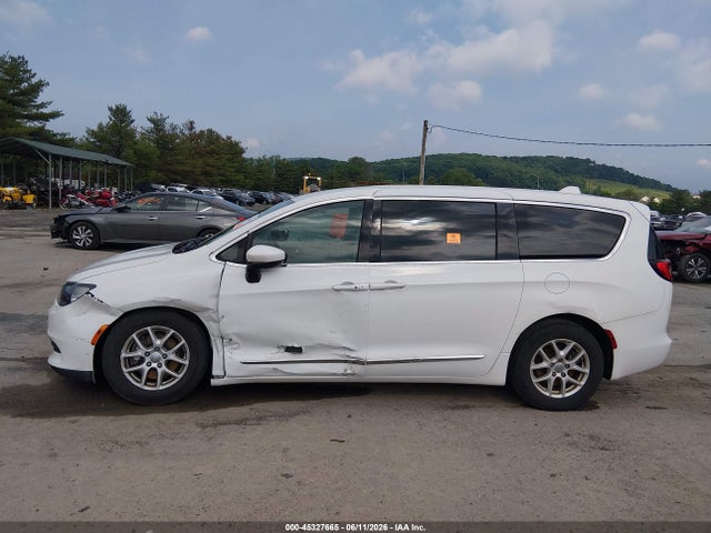 2017 Chrysler Pacifica Lx მანქანა იყიდება აუქციონზე, vin: 2C4RC1CGXHR529471, აუქციონის ნომერი: 45327665