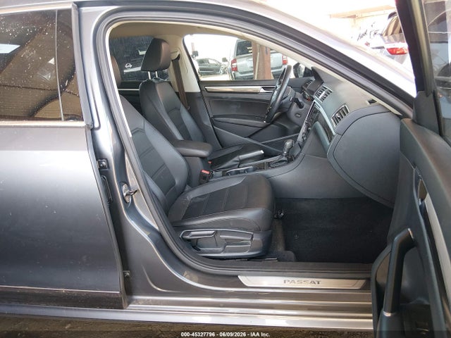 1VWGT7A33HC049126 Volkswagen Passat 1.8t Se