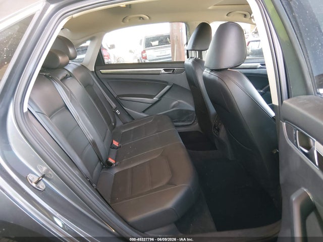 1VWGT7A33HC049126 Volkswagen Passat 1.8t Se