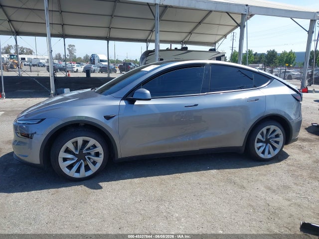 2026 Tesla Model Y All-wheel Drive/long Range Launch Series/premium All-wheel Drive მანქანა იყიდება აუქციონზე, vin: 7SAYGDEE1TF526432, აუქციონის ნომერი: 45327844